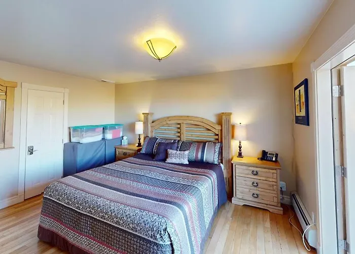 Tacit Shadow Resort Shangri-La King Suite, Gym, Coffee Bar, Hot-Tub, Free Laundry, Food Available